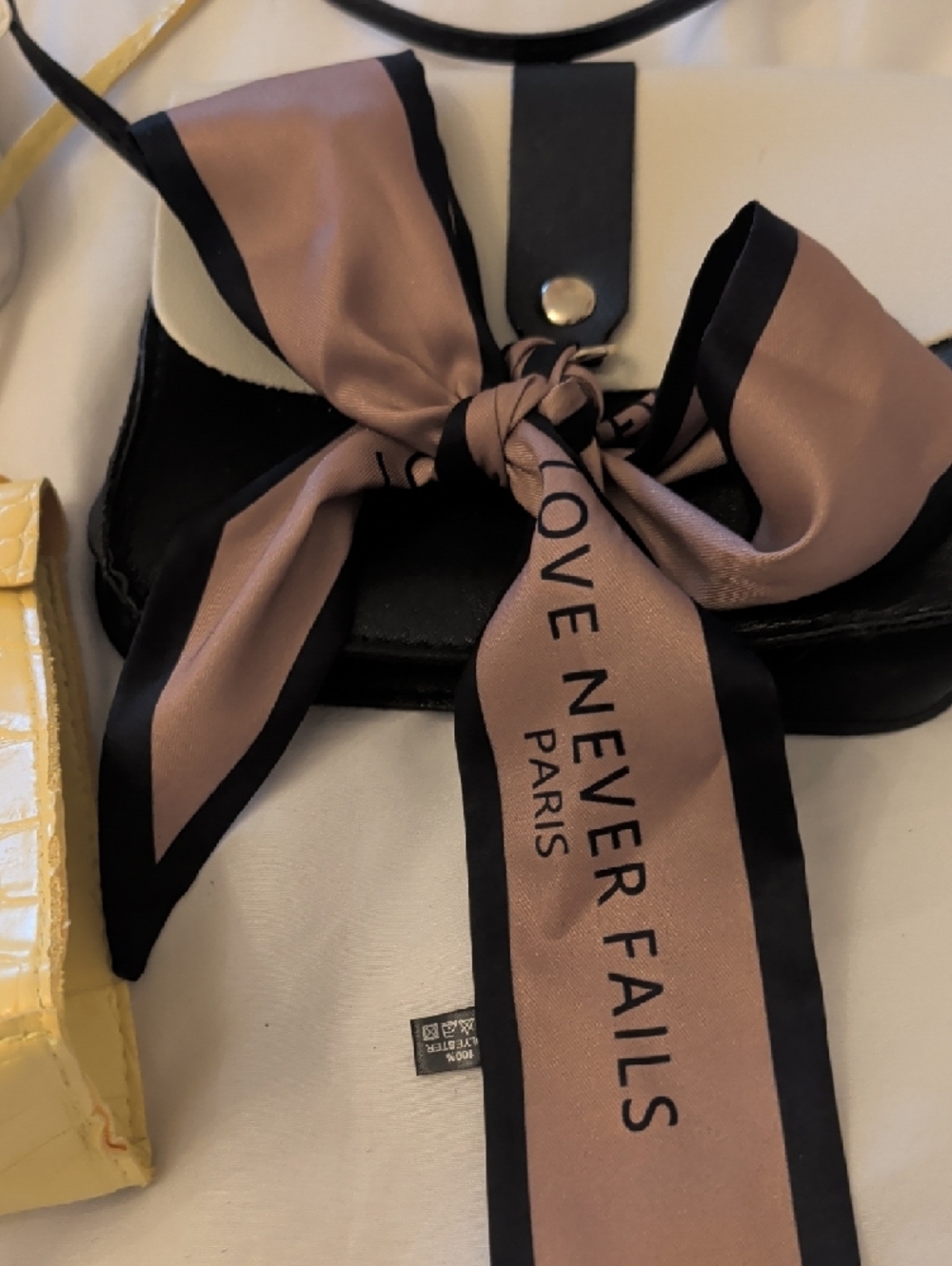 3 stylish fun cross bags. - Picture 2 of 10